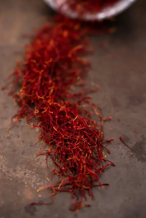 زعفران پوشال